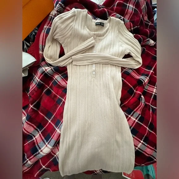 Cream Sweater Dress Medium - Picture 2 of 2